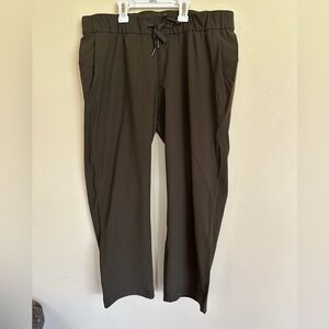 lululemon athletica cropped Olive Green Pants, size 10